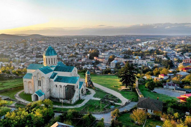 2-Day Kutaisi Tour: Caves, Canyons & Soviet Sanatoriums - The 09:00 Start and Door-to-Door Pickup: Less Hassle, More Sightseeing