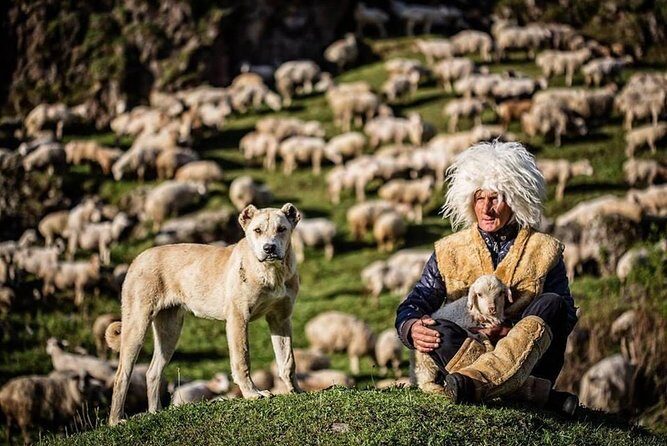 2-Day Private Tour to Kazbegi from Tbilisi - Ananuri fortress and the reservoir views: the stop that breaks up the drive