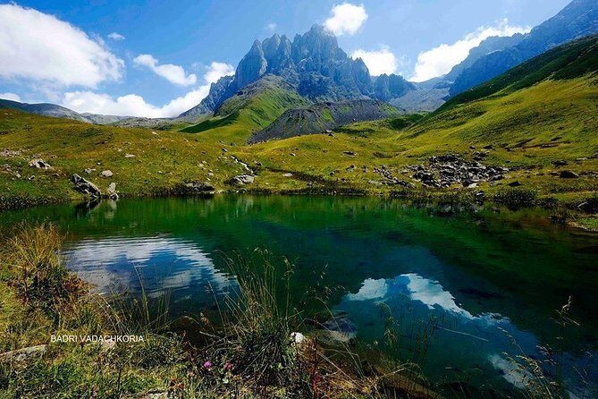 2-Day Private Tour to Kazbegi from Tbilisi - Over Jvari Pass into Stepantsminda: altitude, mineral water, and the first real mountain mood