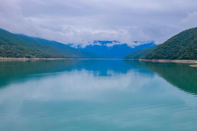 A day trip to Great Caucasian mountains - Jinvali Reservoir and Ananuri Castle: water views and a real fortified story