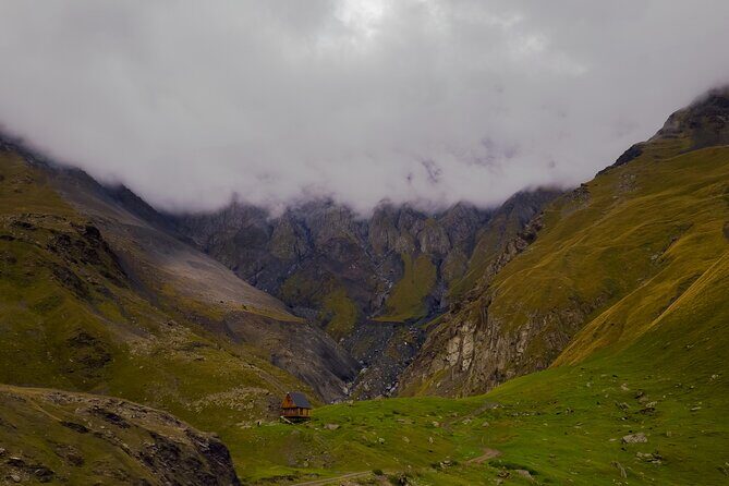 A day trip to Great Caucasian mountains - Gudauri and the Friendship of Nations monument: why this road feels famous
