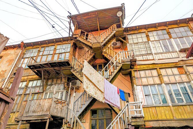Alternative walking tour New Tiflis and backstreets - Roses Park in the backstreets: the calm break you didn’t plan on