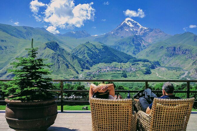 Best of Georgia - 3 or 4 days private tour with transfers and guide - Day 4 in Kakheti: Signagi Walls, St. Nino’s Convent, and Fresh Bread in Badiauri