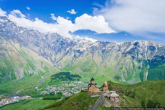 Bestseller Day Trip to Kazbeg/Gergeti Delicious Lunch at Rooms - Stepantsminda: Time in the Town Before You Return