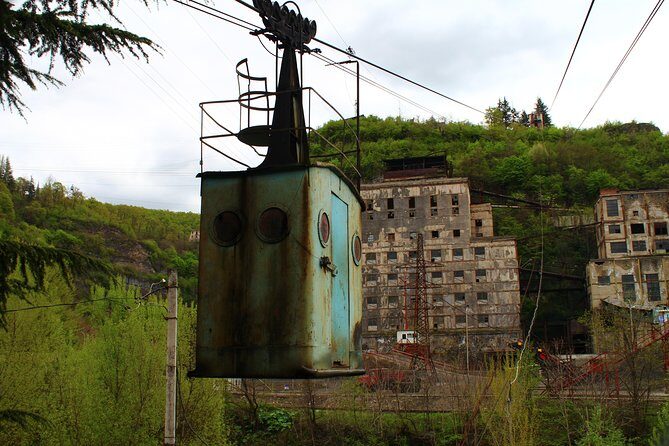 Chiatura. Soviet Past in the present. + Katskhi pillar - Chiatura: The Soviet mining town with cable cars you can still picture