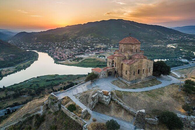 Day Tour Tbilisi - Mtskheta - Jvari - Chronicles of Georgia Monument-Tbilisi - Hotel pickup and how the day actually flows