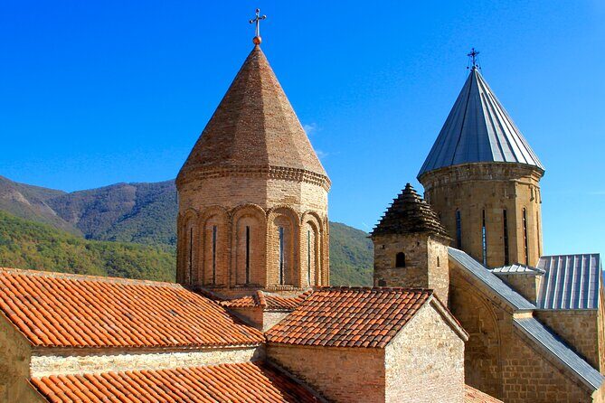Day Trip to Kazbegi and Gudauri - Pasanauri Lunch Break: Khinkali and Mountain Comfort Food