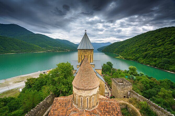 From Tbilisi: Kazbegi, Gudauri & Ananuri Day Trip - Stop 1: Zhinvali Reservoir for Blue Water, Boats, and a Fast Coffee Break