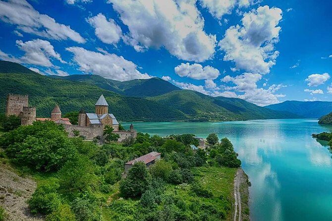Full-Day Kazbegi - Stepantsminda, Gudauri Private Guided Tour - Stepantsminda lunch: where the day turns from sightseeing to comfort