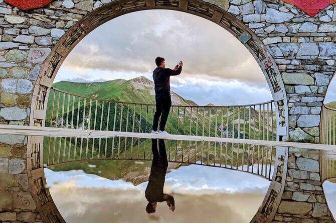 Georgian Essence: Cultural Immersion in a week - Day 3: Aragvi Valley fortifications, the Gudauri Friendship Monument, and Gergeti