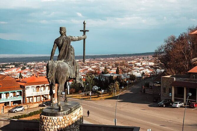 Kakheti, Bodbe, Sighnaghi and Telavi (Group Tour) - Telavi highlights: the 900-year-old tree, King Erekle views, and tasting