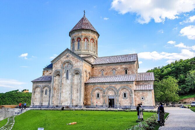 Kakheti Wine Tour for beginners - 3 wineries - Badiauri bread baking and the bread-and-cheese payoff