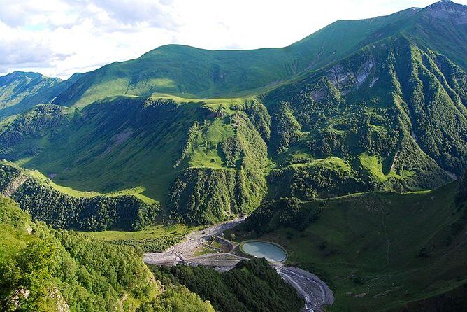 Kazbegi Adventure - Private Day Trip From Tbilisi with a Dinner + Masterclass - Zhinvali And Ananuri Fortress: The 17th-Century “Stronghold” Start
