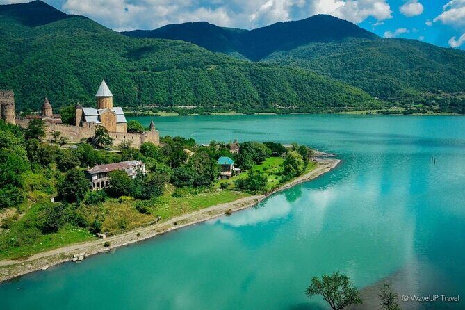 Kazbegi and Gudauri Full Day Private Tour from Tbilisi - Rooms Kazbegi lunch: convenient, but not included