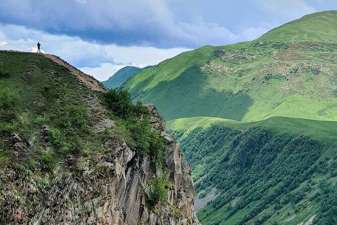 Kazbegi full day private tour + LUNCH - The guide makes the ride, not just the route
