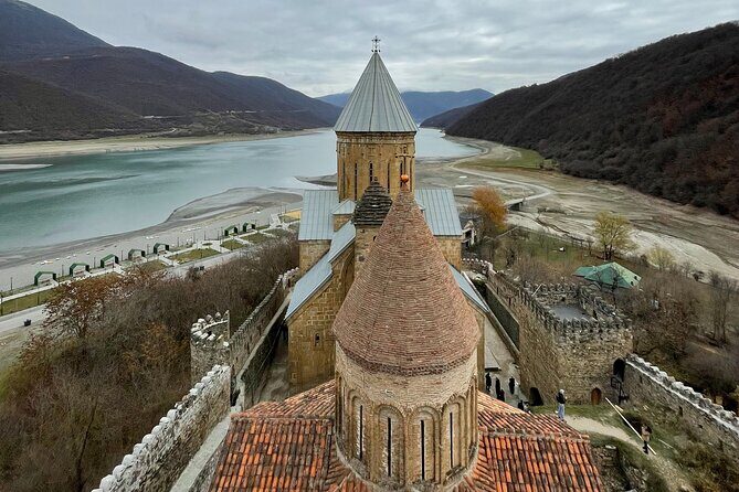 Kazbegi & Gudauri group tour from Tbilisi - Stop One: Zhinvali Reservoir for Fast Photos and Souvenir Browsing