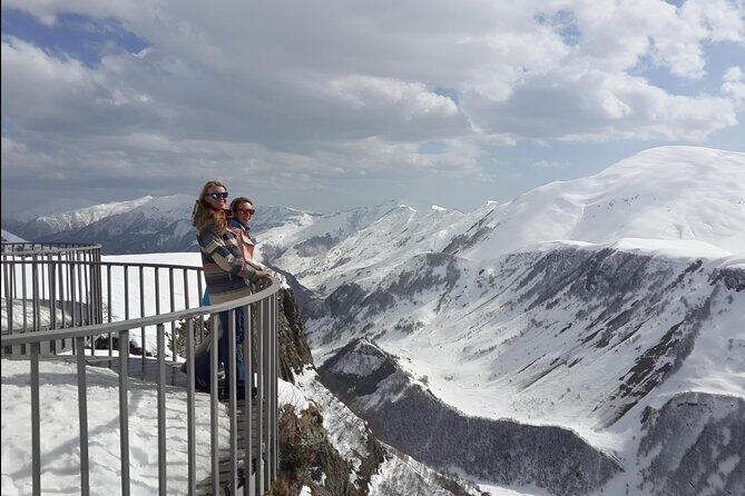 Magical Kazbegi Gudauri & Ananuri DayTrip GuidedTour from Tbilisi - Stop 1: Ananuri Fortress Ensemble by the Aragvi River