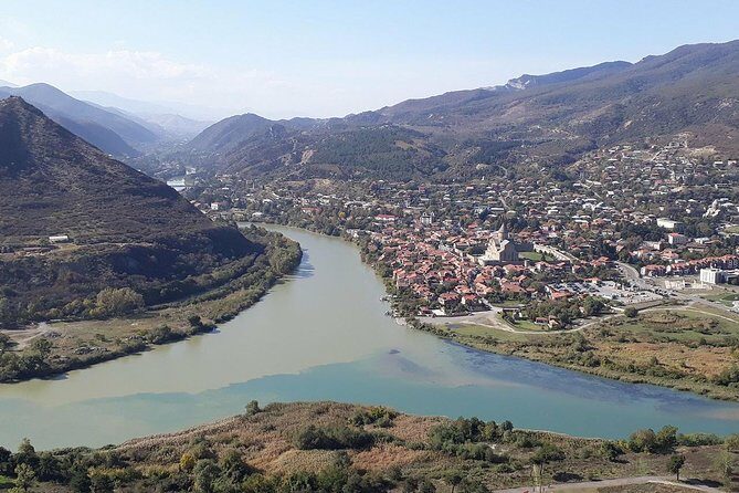 Mtskheta-Gori-Uplistsikhe - Svetitskhoveli Cathedral: pilgrimage energy in the middle of town