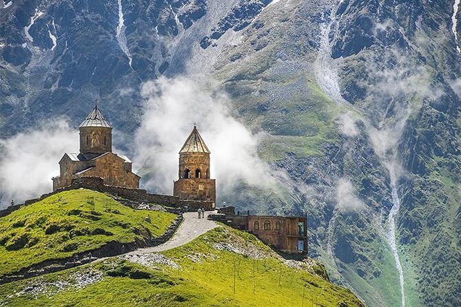 Private 5-Day Tours & Transfers from Tbilisi to Top Georgia Spots - Kakheti wine country: qvevri tradition, Sighnaghi walls, and Bodbe