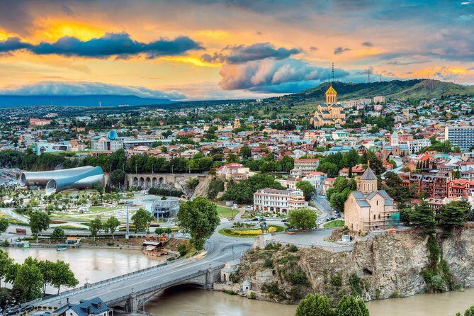 Private Day Tour - Old Town Tbilisi - Chronicles of Georgia and Sameba Cathedral: big symbols in the same day