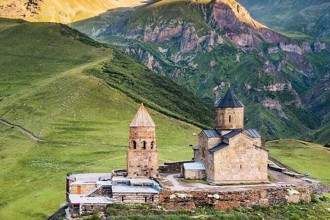 ️Private Full-Day Tour to Mtskheta and Kazbegi(stepantsminda) from Tbilisi - Ananuri Fortress Ensemble: Towers, Churches, and River Curves