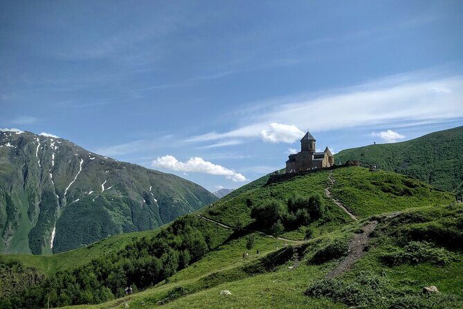 Private Kazbegi Tour: Gergeti, Ananuri & Scenic Views - Stop 3: Pasanauri moment—khinkali town and a river meeting point