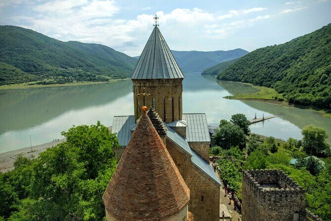 Private Kazbegi Tour: Gergeti, Ananuri & Scenic Views - Stop 5: Stepantsminda History Museum and borderland context