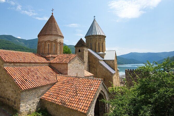 Private Tour: Ananuri Gudauri and Kazbegi - Gergeti Trinity Church at 2,170 m: the panorama you plan around