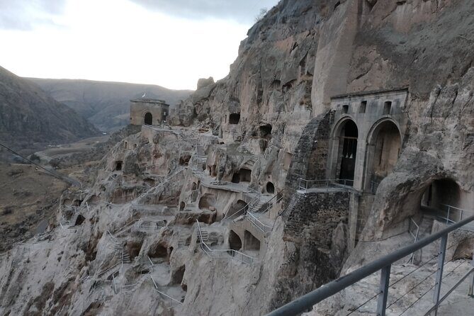 Tour planning in Georgia - Sample Route 2: Gori and Uplistsikhe (Museum + Cave Town Contrast)