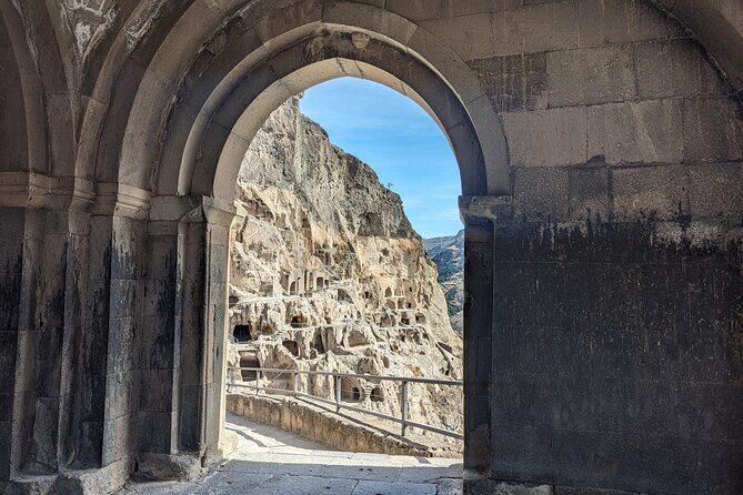Vardzia. Lake Paravani, Khertvisi & Lomisa castle, Rabati - Vardzia cave monastery: King Giorgi III to Tamar